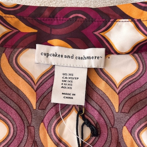 NWT Cupcakes & Cashmere Retro Geo Print Faux Wrap Blouse XS - Picture 4 of 13